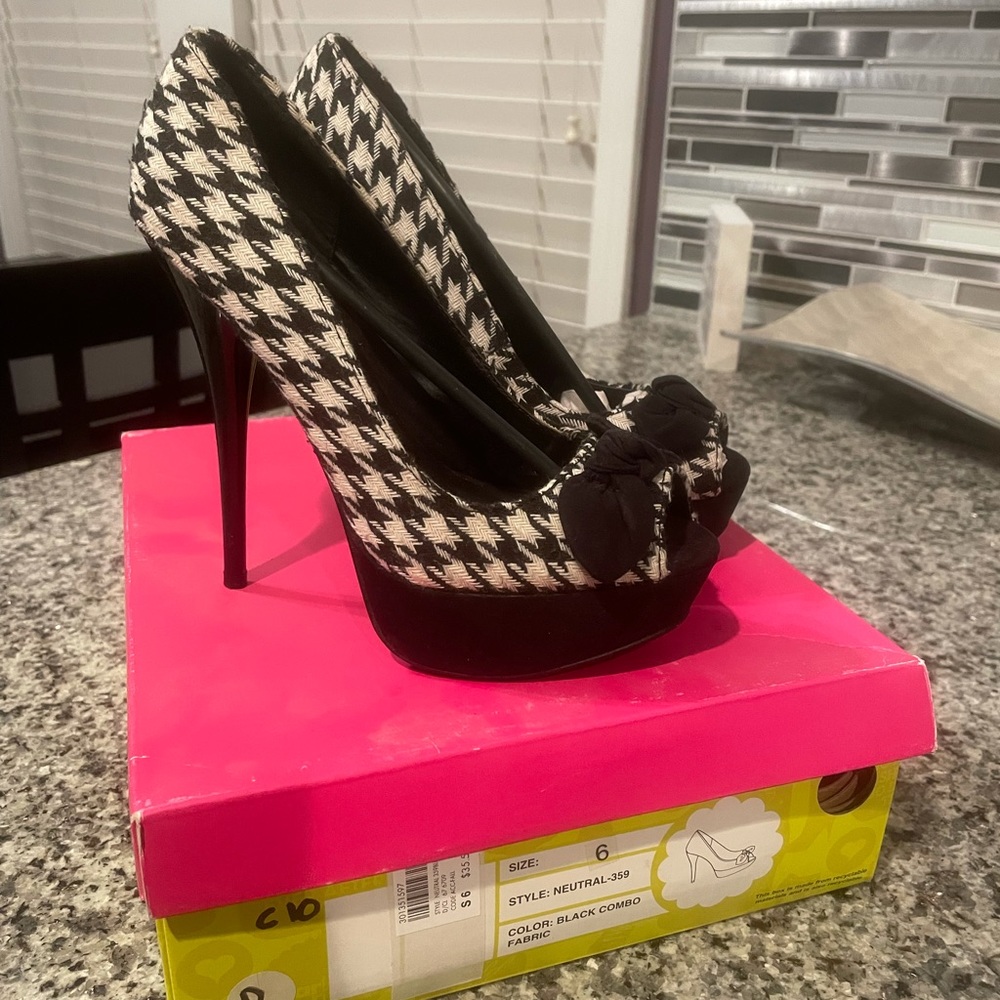 Black & White Heels (New)